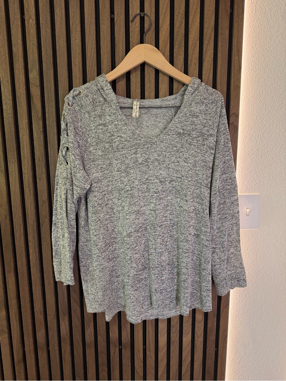 PerSeption Concept Heather Gray V-Neck Lace-Up Sleeve Pullover